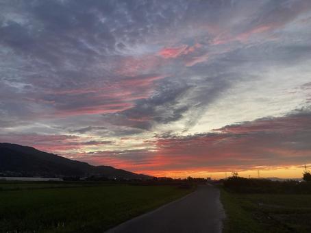 夕焼け 夕焼け 夕焼け,夕焼け空,空の写真素材