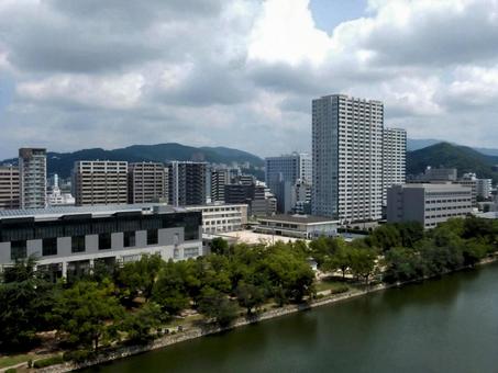 【風景写真】広島城からの眺め 広島城,堀,木々の写真素材