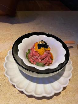 Photo, yukke, grilled meat, padding, 