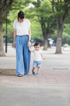 母親　育児　 女性,人物,日本人の写真素材