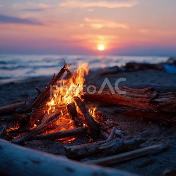 夕日と海を背景にしたビーチの焚き火 焚き火,ビーチ,夕日の写真素材