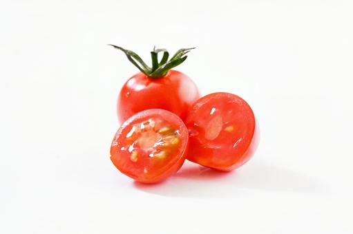 夏のフレッシュ野菜　カットされたトマト トマト,野菜,プチトマトの写真素材