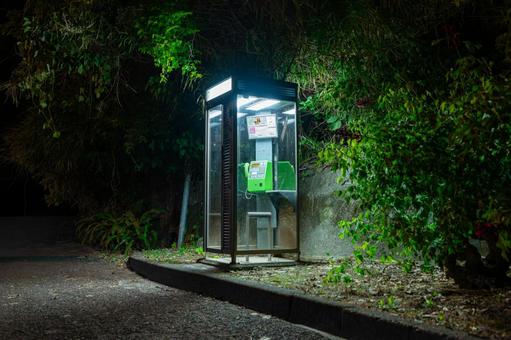 深夜の公衆電話ボックス 深夜の公衆電話ボックスの写真