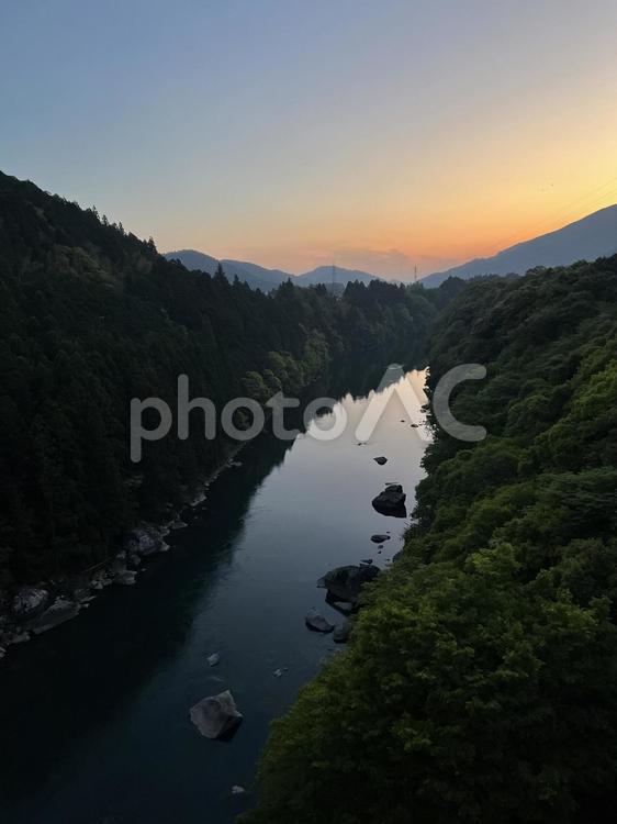夕暮れ時の物部川 川,物部川,夕暮れの写真素材