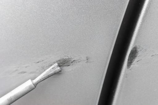車体に付いた傷跡とタッチペン 車体に付いた傷跡とタッチペン 自動車,車,事故の写真素材