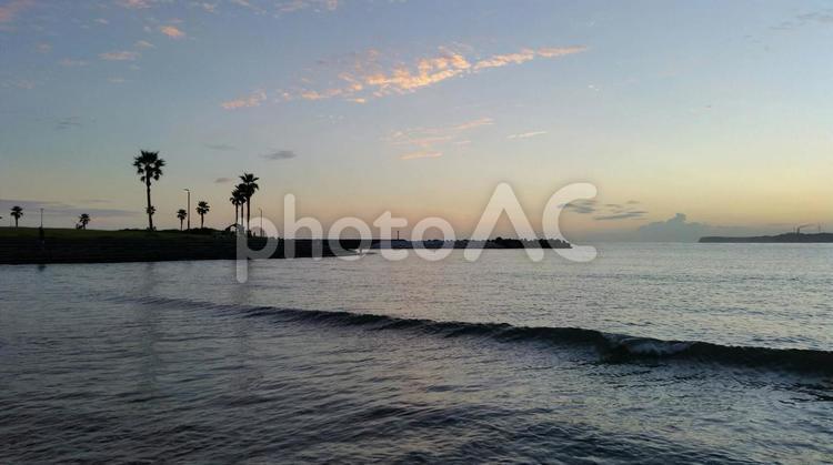 夕暮れの海 たそがれ,光,夕方の写真素材