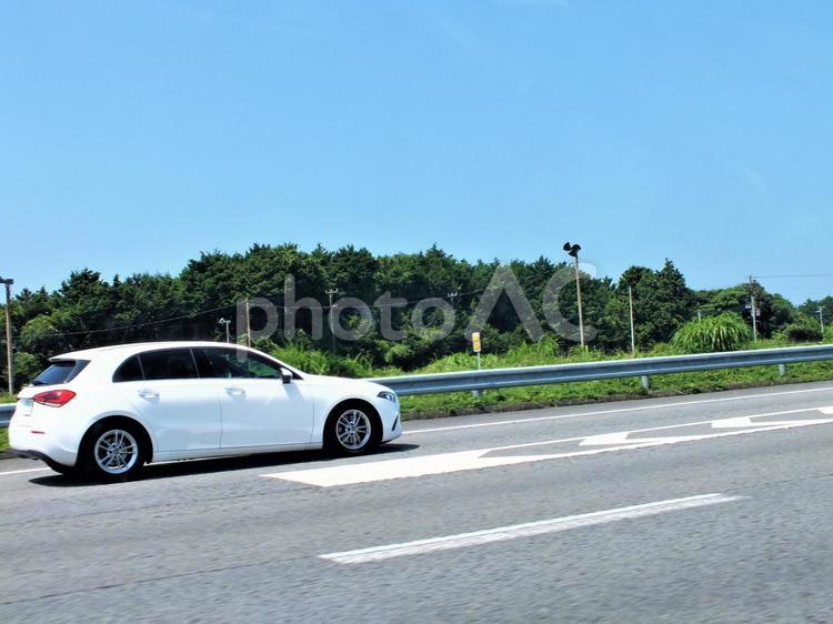 お茶畑の送風ファンが立つ東名高速道路 ドライブ,走る,坂の写真素材
