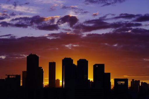 夕焼け　夕暮れ　マジックアワー　町並み　 夕焼け,夕暮れ,夕景の写真素材