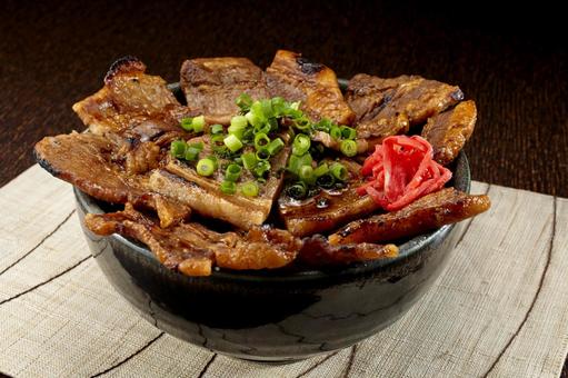 ボリューム満点の豚丼 ボリューム満点の豚丼 豚丼,豚バラ,豚肉の写真素材