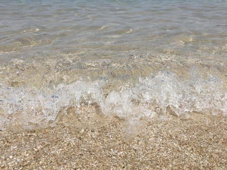 透き通る波 透き通る波 海,夏,空の写真素材