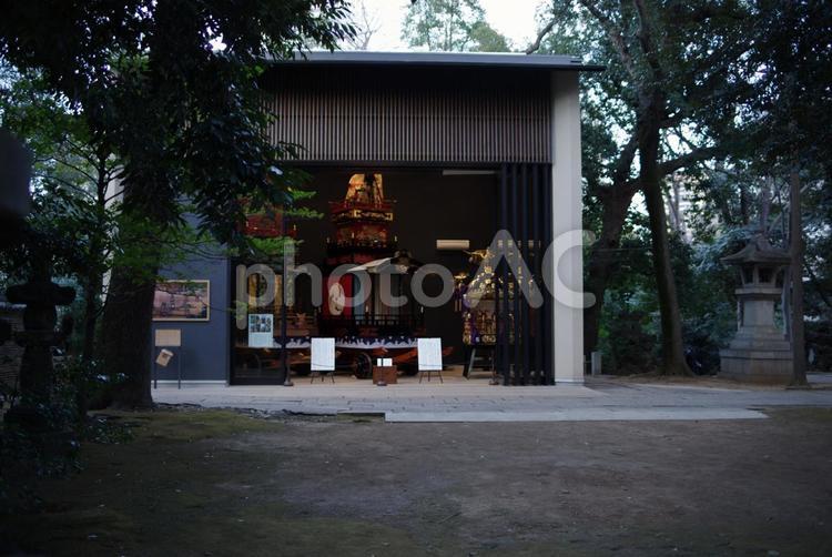 氷川神社に山車が格納されている 境内,山車,日本の写真素材