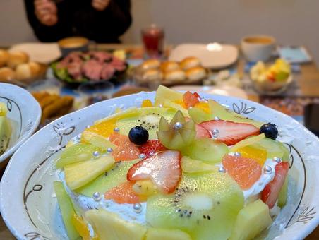 お誕生日パーティ お誕生日パーティ バースデーケーキ,お誕生日,ホームパーティの写真素材