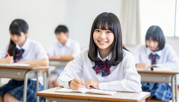 塾で勉強する笑顔の日本人の女の子 塾で勉強する笑顔の日本人の女の子の写真