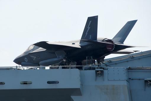 空母プリンス・オブ・ウェールズの艦載機 f35b,ステルス戦闘機,第5世代の写真素材