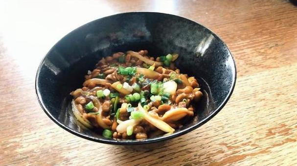 牛肉と納豆のピリ辛丼 牛肉と納豆のピリ辛丼,丼,ご飯の写真素材