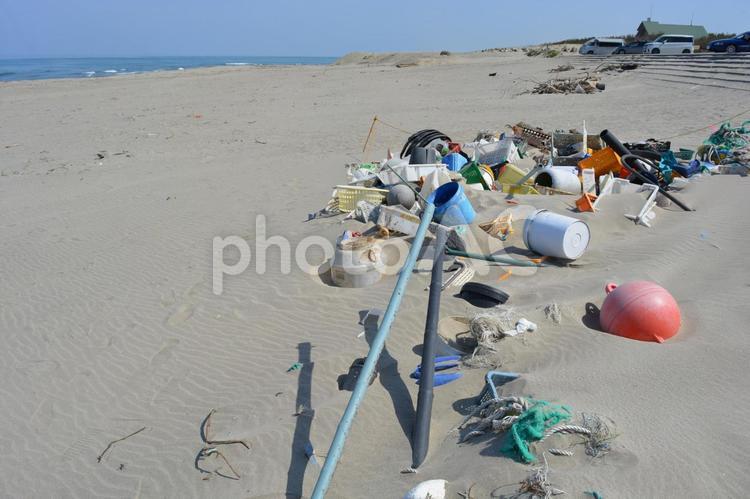 海岸の漂着物 環境問題 ゴミ問題 海岸の漂着物,ゴミ,ゴミ問題の写真素材