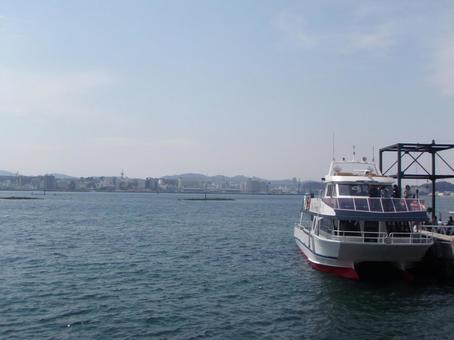 猿島の桟橋とフェリー 猿島,桟橋,フェリーの写真素材