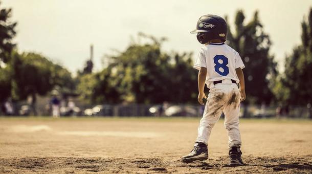 Baseball player with number 8 on the dirt field, baseball, juvenile, children, JPG