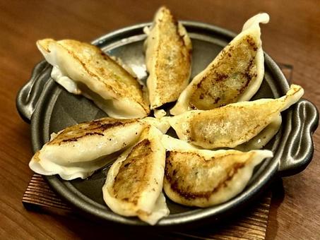 鉄板餃子 鉄板餃子,餃子,肉餃子の写真素材