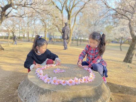 子供 花 遊び 子供 花 遊びの写真