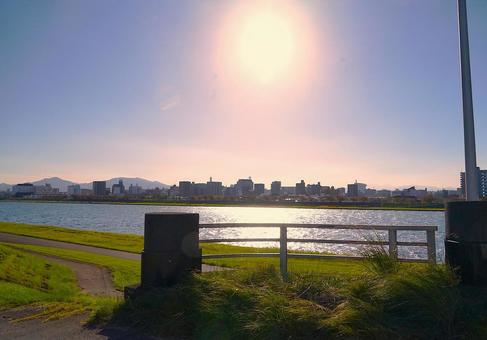 川原の太陽 太陽,川,川原の写真素材