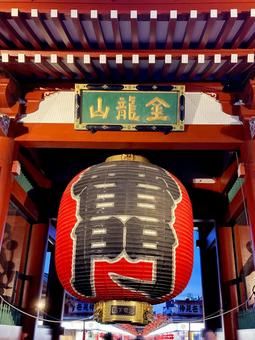 東京風景・浅草雷門 雷門,風雷神門,大提灯の写真素材