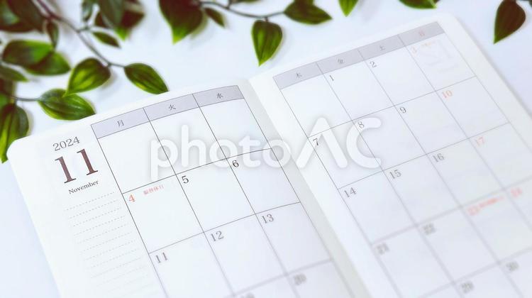 2024年11月手帳のカレンダーとペン１ 11月,2024,2024年の写真素材