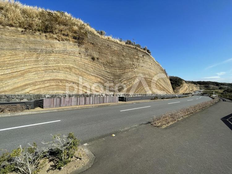 伊豆大島ジオパーク 18 地層切断面,青空,風景の写真素材