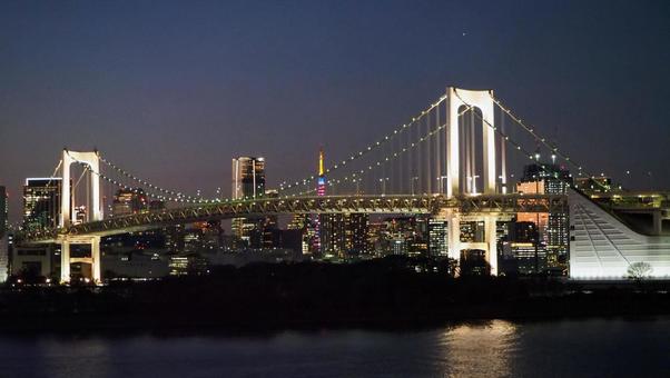 お台場の夜景・レインボーブリッジ・東京都 冬,ライトアップ,レインボーブリッジの写真素材