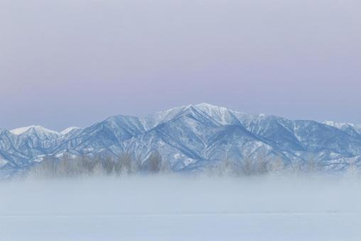 気嵐と日高山脈 気嵐と日高山脈 冬の日高山脈,日高山脈,山の写真素材