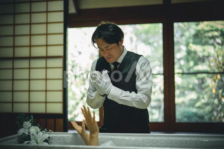 棺桶から生き返る故人 幽霊,故人,霊感の写真素材