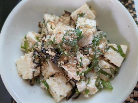 豆腐の塩昆布和え 豆腐の塩昆布和え 豆腐,とうふ,塩昆布の写真素材