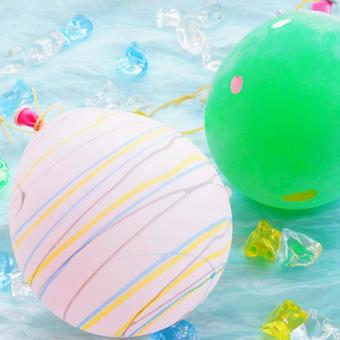 レトロなピンクの水ヨーヨー 1:1 レトロなピンクの水ヨーヨー 1:1 水ヨーヨー,1:1,緑の写真素材