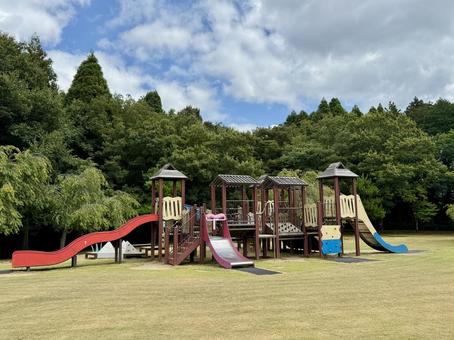 越前陶芸村　公園の複合遊具　夏の芝生 越前陶芸村,公園,遊具の写真素材