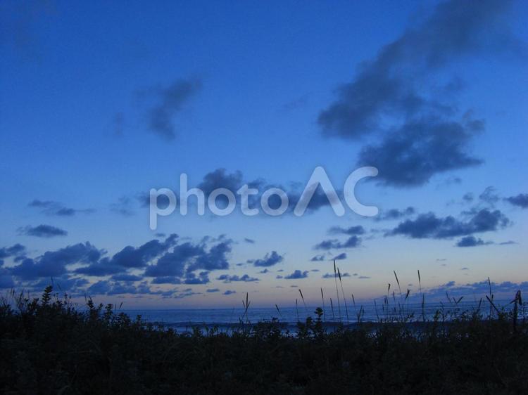 初夏の終わり秋の訪れ 秋空,夕暮れ,雲の写真素材