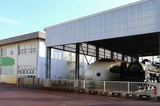新津鉄道資料館 外観 SLと新幹線1 新津鉄道資料館 外観 SLと新幹線1 新津鉄道資料館,外観,slの写真素材