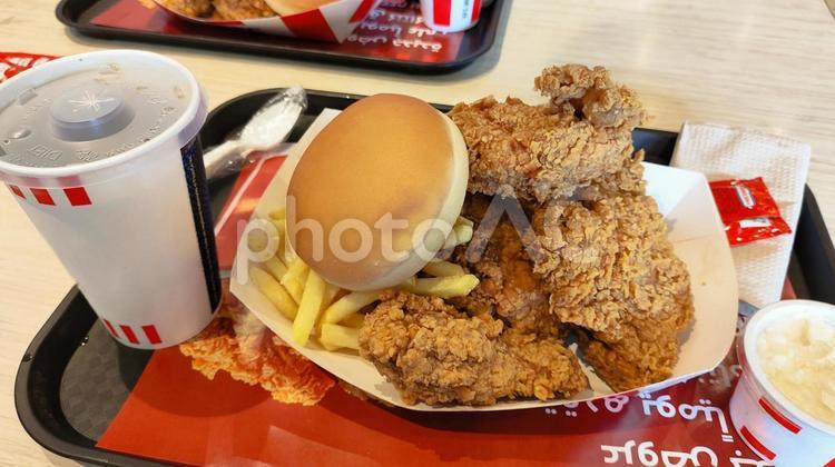 海外のフライドチキン フライドチキン,ファストフード,食事の写真素材