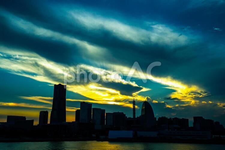 横浜の街並みと夕景２４ みなとみらい,よこはま,オレンジ色の写真素材