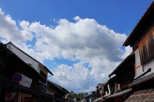 7月下旬の犬山城下町昭和横丁の風景 7月下旬の犬山城下町昭和横丁の風景 犬山城下町,昭和横丁,町並みの写真素材