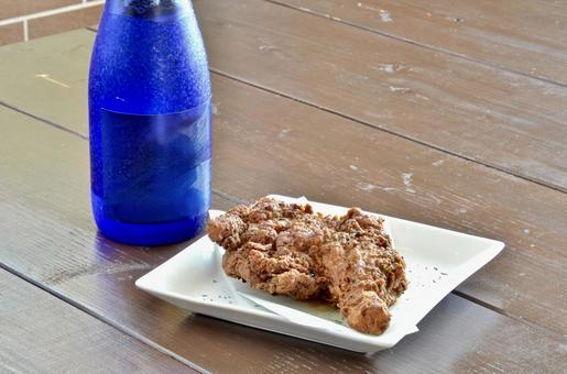 フライドチキン フライドチキン チキン,酒,料理の写真素材