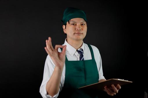 緑のエプロンの男性 緑のエプロンの男性の写真