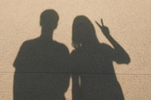 友達影写真・ピースする影・友情・ペア 友達影写真・ピースする影・友情・ペアの写真