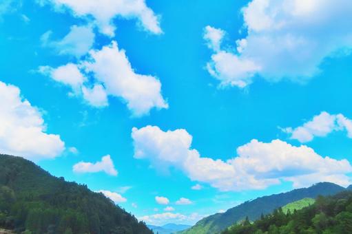 青空と新緑の山々 青空と新緑の山々 青空,空,山の写真素材