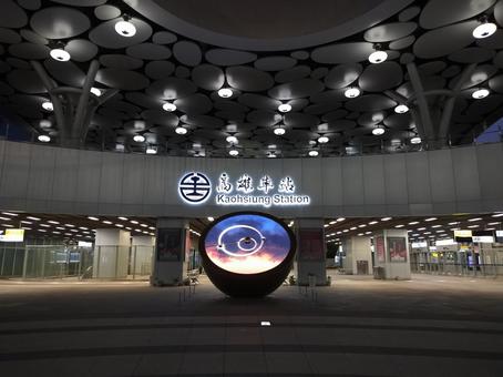 早朝の高雄駅 早朝の高雄駅の写真