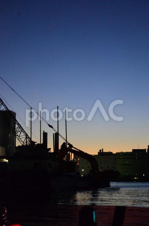 横浜みなとみらいクルーズの工場夜景02 クルーズ,工場夜景,海の写真素材