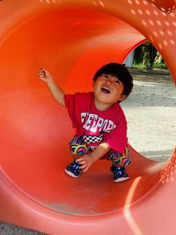 男の子 公園 男の子 公園の写真