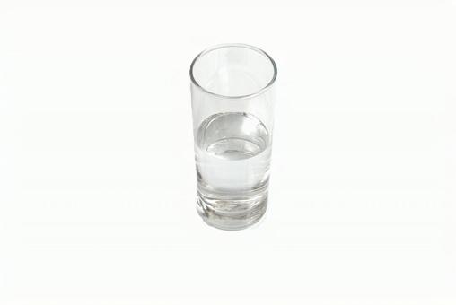 コップに入った水 コップに入った水 コップ,グラス,飲み物の写真素材
