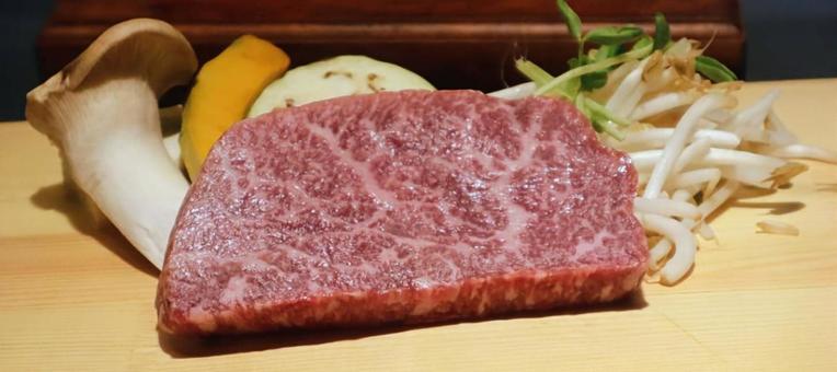 豪華ステーキ前の姿の写真