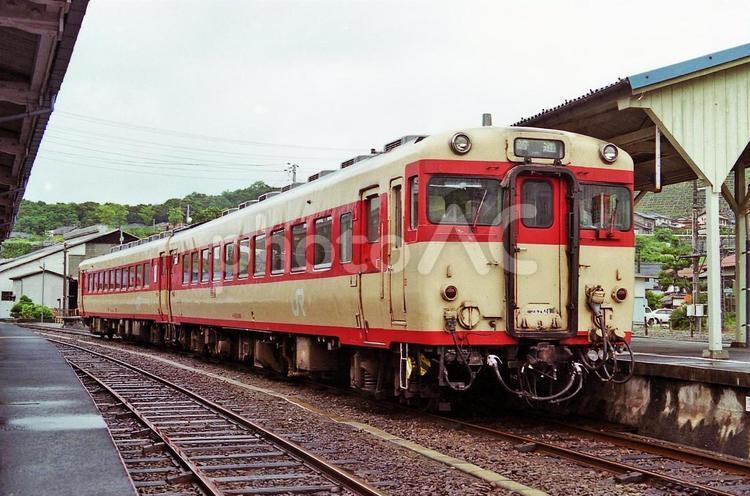 キハ58　キハ28　木次線　フィルム写真 鉄道,ディーゼルカー,汽車の写真素材
