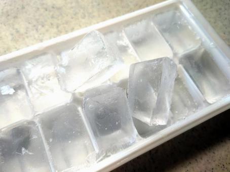 製氷皿で作った氷 氷,アイス,製氷皿の写真素材